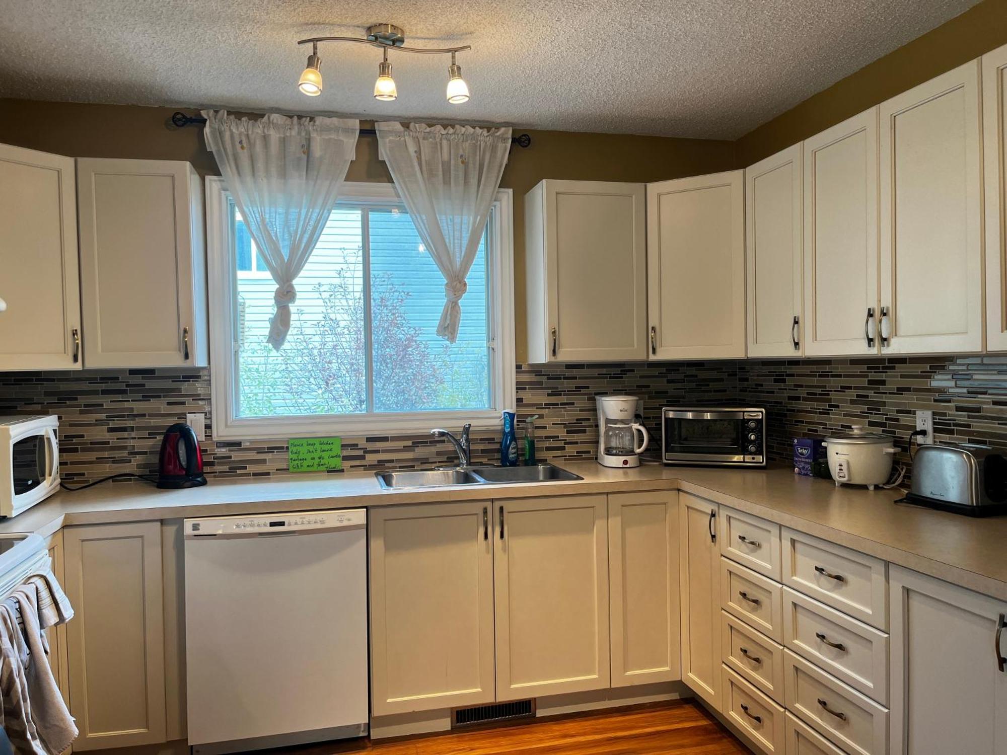 Beddington Masteroom Close Airport! Homestay *